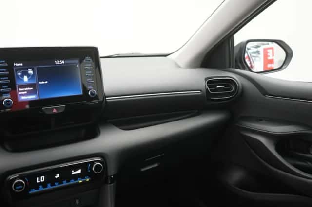 Toyota Yaris (2020) thumbnail 5