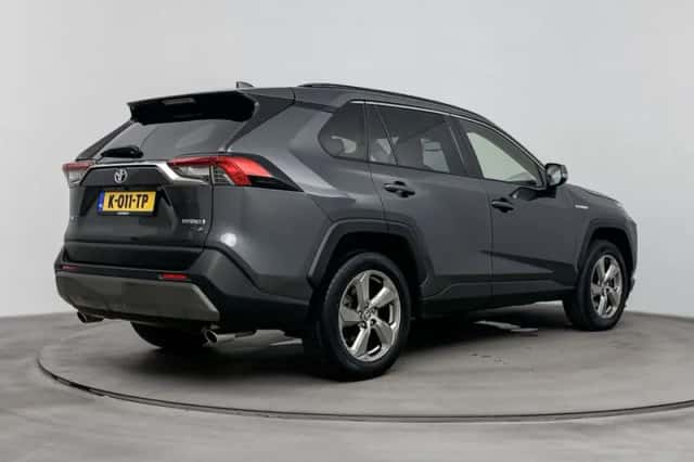 Toyota RAV4 (2021) thumbnail 2