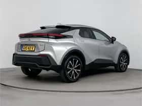 Toyota C-HR (2024) thumbnail 2