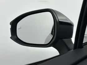 Toyota C-HR (2024) thumbnail 16