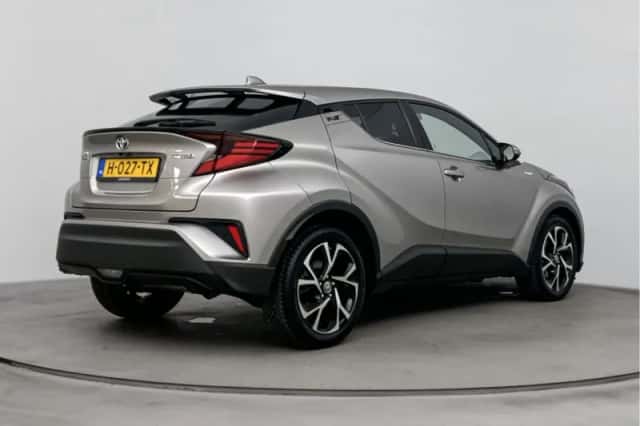 Toyota C-HR (2020) thumbnail 2