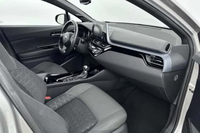 Toyota C-HR (2020) thumbnail 6