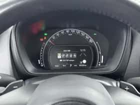 Toyota Aygo (2022) thumbnail 5
