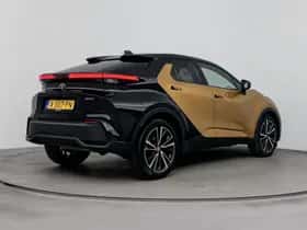 Toyota C-HR (2024) thumbnail 2
