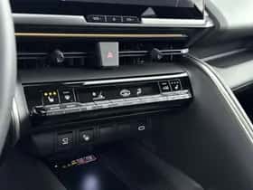 Toyota C-HR (2024) thumbnail 11