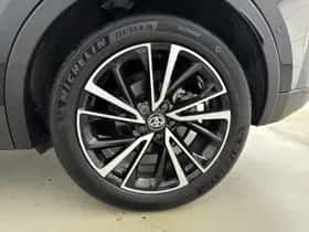 Toyota C-HR (2024) thumbnail 23