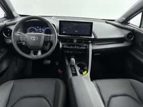 Toyota C-HR (2024) thumbnail 5