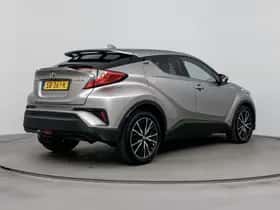 Toyota C-HR (2018) thumbnail 2
