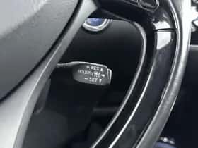 Toyota C-HR (2018) thumbnail 15