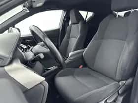 Toyota C-HR (2018) thumbnail 16