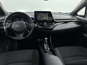 Toyota C-HR (2018) thumbnail 4