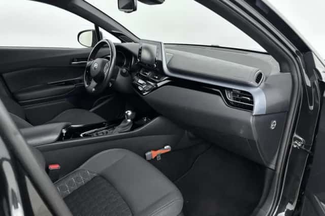 Toyota C-HR (2020) thumbnail 6