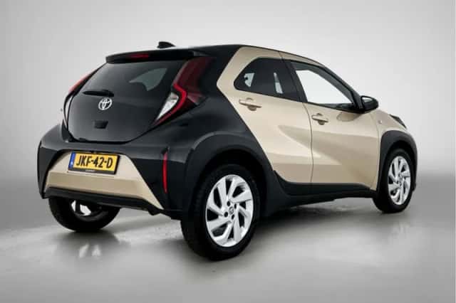 Toyota Aygo (2022) thumbnail 2