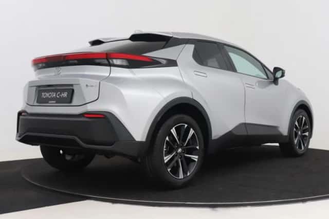 Toyota C-HR (2026) thumbnail 2