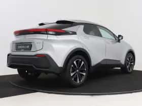 Toyota C-HR (2026) thumbnail 2