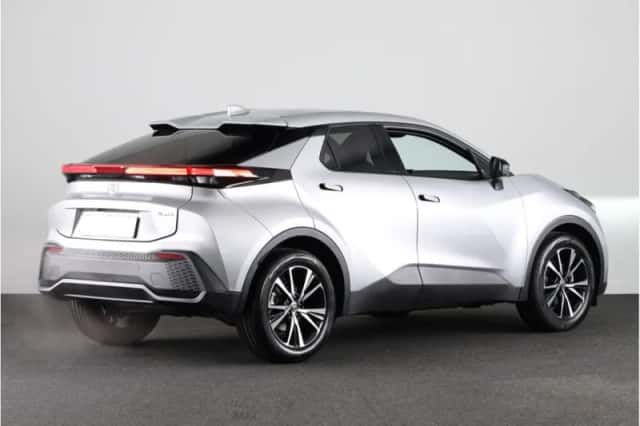 Toyota C-HR (2026) thumbnail 2