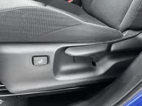 Toyota C-HR (2018) thumbnail 25