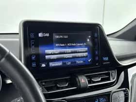Toyota C-HR (2018) thumbnail 26