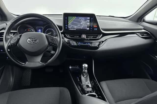 Toyota C-HR (2018) thumbnail 4