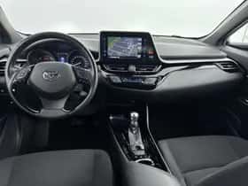Toyota C-HR (2018) thumbnail 4