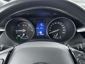 Toyota C-HR (2018) thumbnail 5