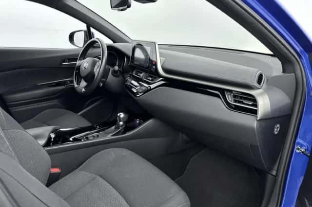 Toyota C-HR (2018) thumbnail 6
