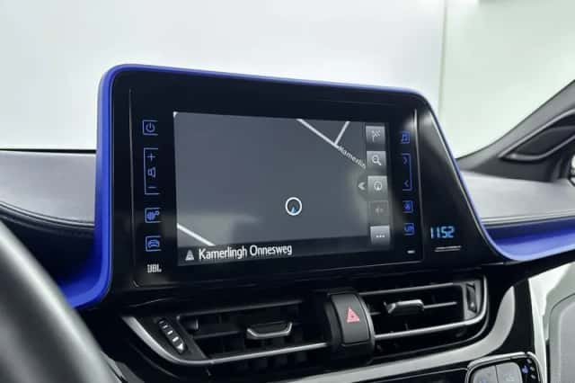 Toyota C-HR (2016) thumbnail 6