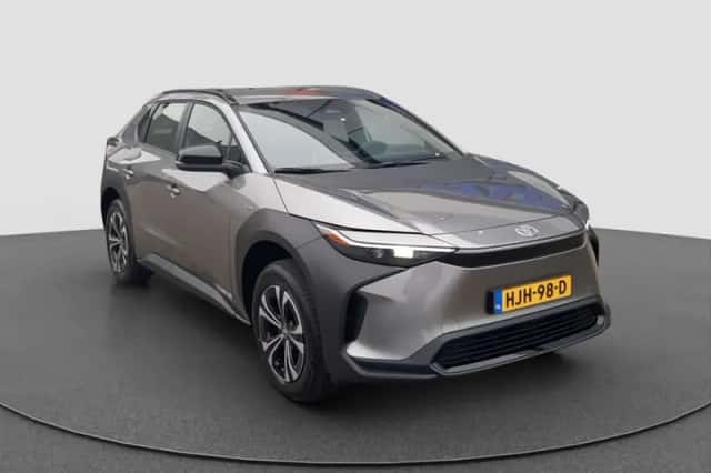 Toyota bZ4X (2025) thumbnail 1