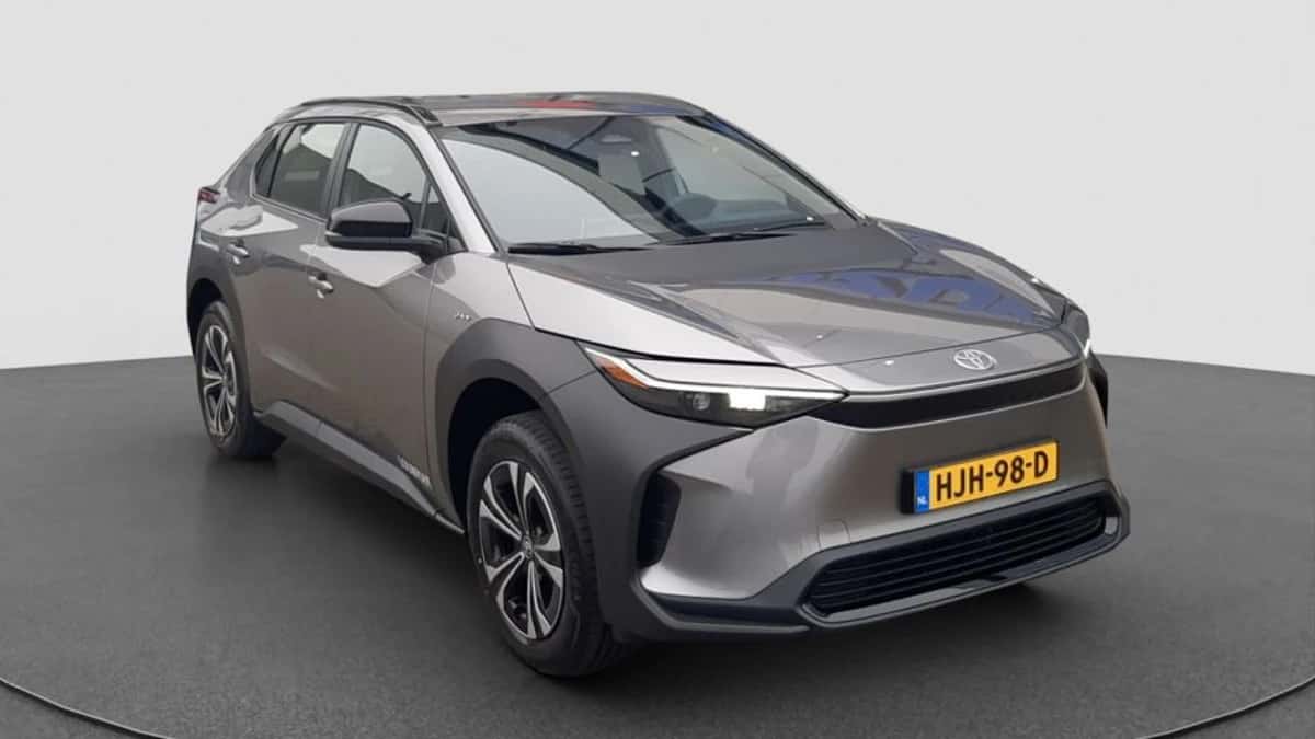 Toyota bZ4X (2025) — foto 1