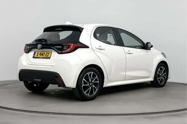 Toyota Yaris (2023) thumbnail 2