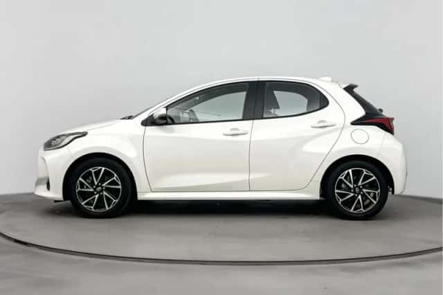 Toyota Yaris (2023) thumbnail 3