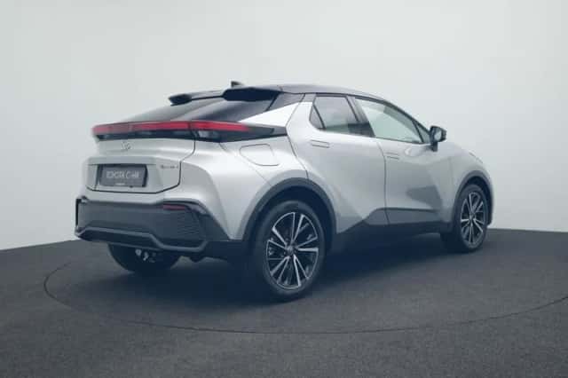 Toyota C-HR (2026) thumbnail 2