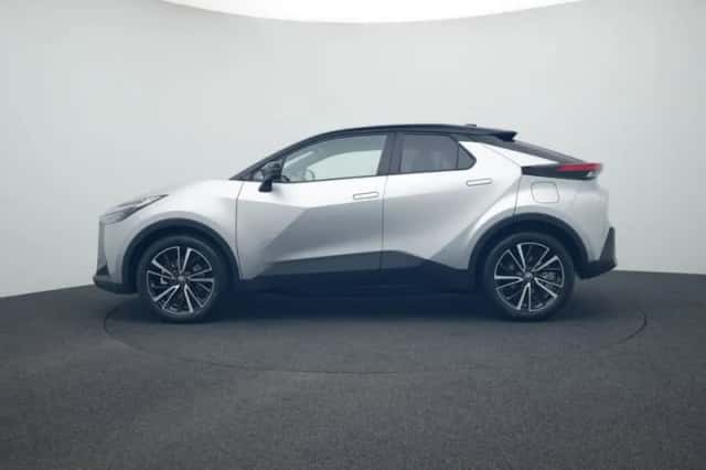 Toyota C-HR (2026) thumbnail 3