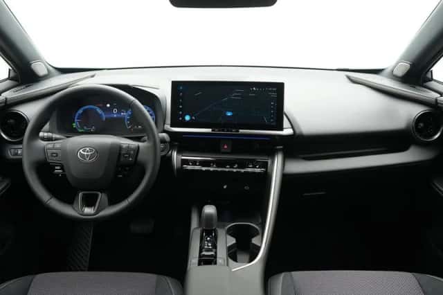 Toyota C-HR (2026) thumbnail 4
