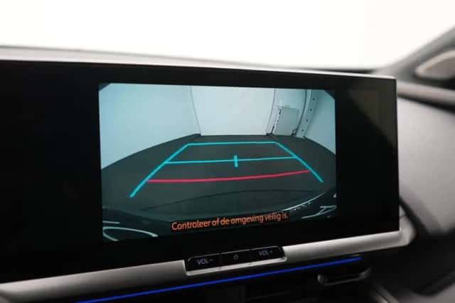 Toyota C-HR (2026) thumbnail 6