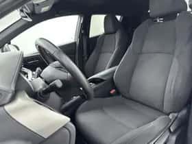 Toyota C-HR (2019) thumbnail 15