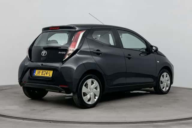 Toyota Aygo (2016) thumbnail 2