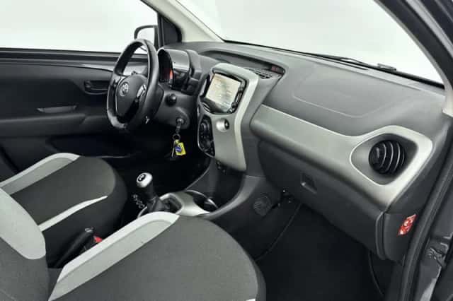 Toyota Aygo (2016) thumbnail 6