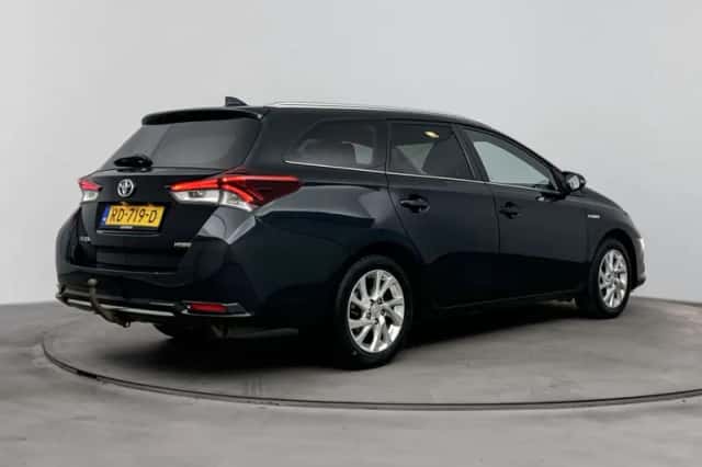 Toyota Auris (2017) thumbnail 2