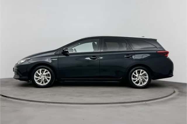 Toyota Auris (2017) thumbnail 3