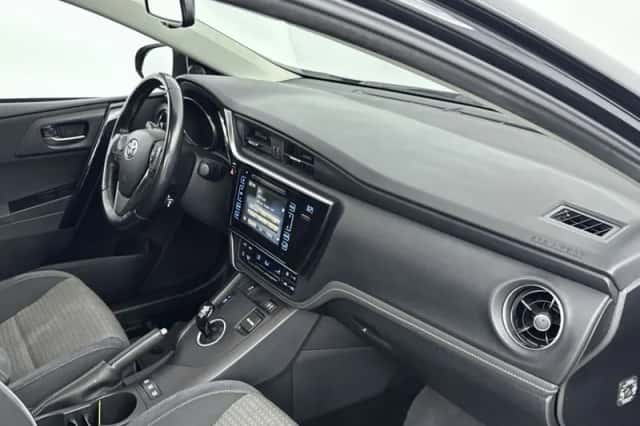 Toyota Auris (2017) thumbnail 6