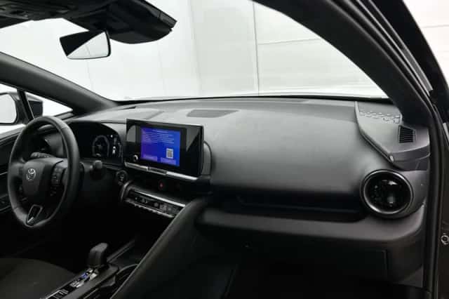 Toyota C-HR (2024) thumbnail 6