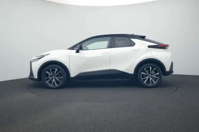 Toyota C-HR (2026) thumbnail 3