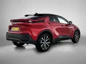 Toyota C-HR (2025) thumbnail 2
