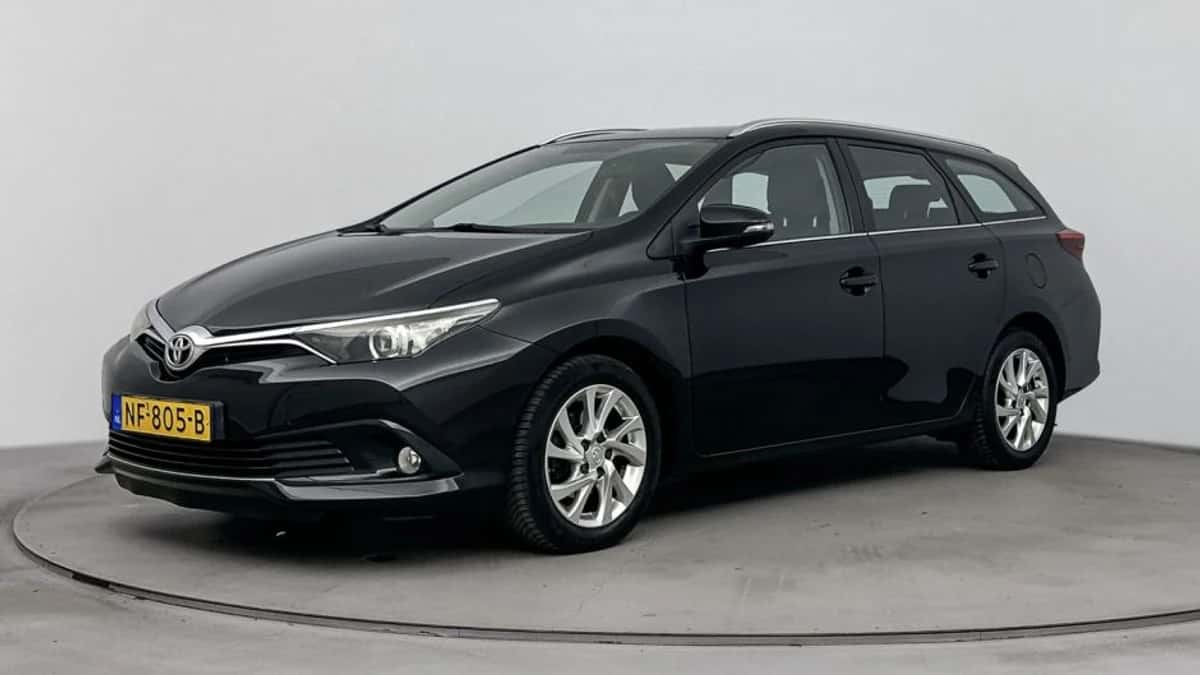 Toyota Auris (2017) — foto 1