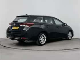 Toyota Auris (2017) thumbnail 2