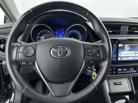 Toyota Auris (2017) thumbnail 17