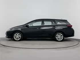 Toyota Auris (2017) thumbnail 3