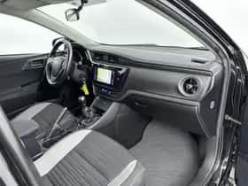 Toyota Auris (2017) thumbnail 6