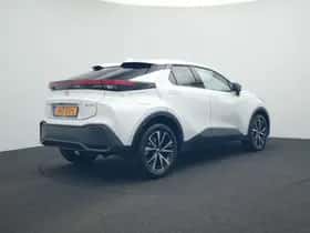 Toyota C-HR (2025) thumbnail 2